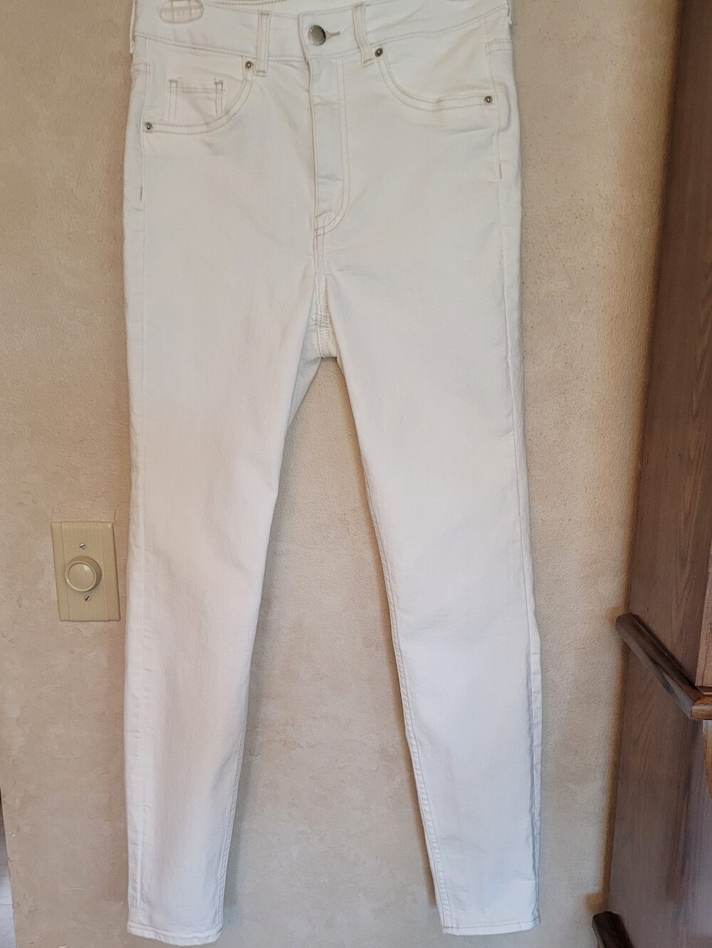 Cream Jeans In A Cotton/ Poly Blend Size 6,  27 1/2 inseam